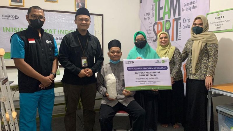 BPJS Cabang Pekanbaru bersama IZI Perwakilan Riau Serahkan Bantuan Alat Bantu Dengar dan Kaki Palsu untuk Disabilitas