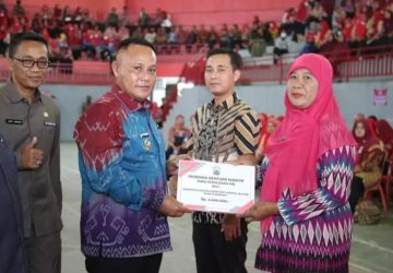 Bupati Nanang Ermanto Berikan Insentif Guru Honor Tahap III Kepada 4.815 Guru Honor se-Kabupaten Lampung Selatan