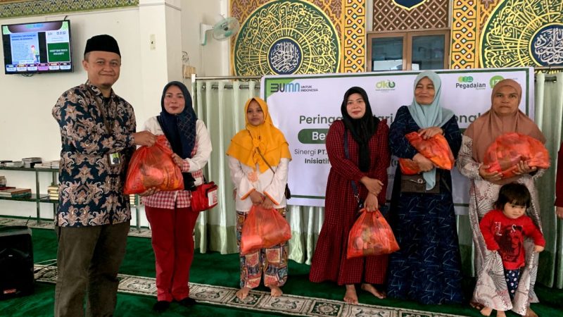 Menyambut Hari Ibu Nasional, PT Pegadaian Syariah Cabang Ahmad Yani Sinergi Bersama IZI Riau Gelar Berbagi Sembako Bagi Ibu-ibu Dhuafa