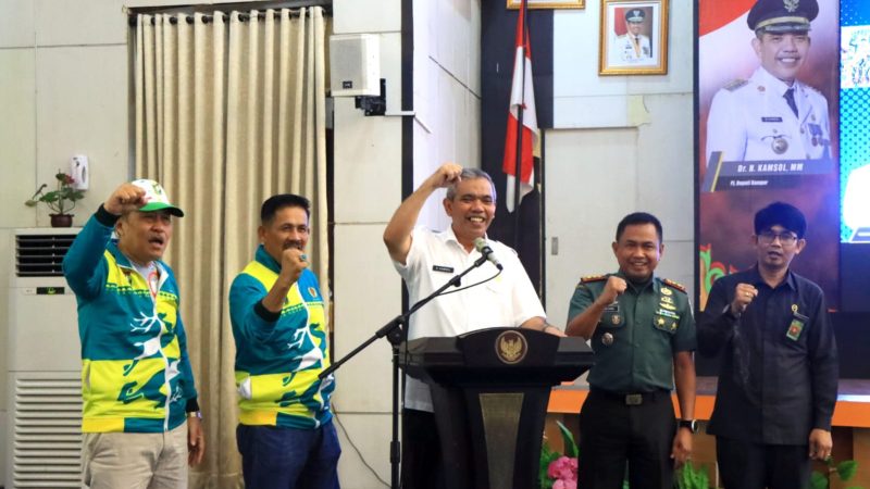 Pj Bupati Kampar Serahkan Bonus Sebesar Rp 1,3 Milyar Kepala Atlit dan Official Porprov Riau ke-X