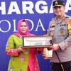 Kepala Daerah Terbaik se-Riau, Bupati Kasmarni Terima Penghargaan Dari Kapolda Riau