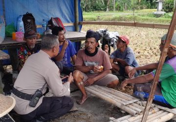 Kapolsek Sawangan dan Polres Magelang Sambangi Warga Gotong Royong Membangun Rumah