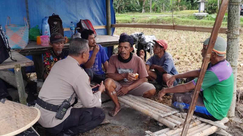 Kapolsek Sawangan dan Polres Magelang Sambangi Warga Gotong Royong Membangun Rumah