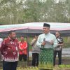 Dukung Program Ketahanan Pangan Nasional, Pj Bupati Kampar melakukan Panen Jagung serta menyerahkan 20.000 Bibit Cabe