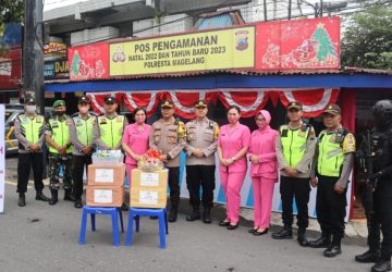 Berikan Semangat Anggota, Plt Kapolresta Magelang Bersama Ketua Cabang Bhayangkari Polresta Magelang Kunjungi Pospam Ops Lilin Candi 2022