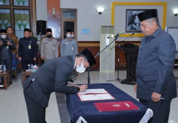 Lantik Jabatan Fungsional Tertentu, Bupati Alfedri Sebut Kesbangpol Kabupaten Siak Naik Level