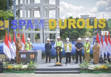 Bupati Bengkalis Kasmarni Dampingi Presiden RI Resmikan SPAM Durolis