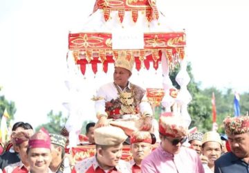 Bupati Lamsel Nanang Ermanto Sandang Adok Kehormatan Marga Katibung Pengiran Nata Marga