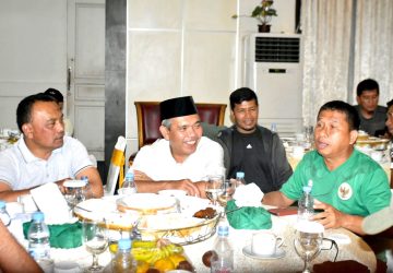 Usai Eksebisi dengan Mantan Pemain Timnas Melawan PSPS All Star , Pj Bupati Kampar Jamu Makan Malam Seluruh Pemain