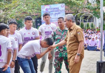 Pj Bupati Kampar Dr. H. Kamsol Resmi Melepas Tim Sepakbola U-17 ke Ajang Nasional Sekaligus Mewakili Provinsi Riau Usai Keluar sebagai Juara Liga FJL