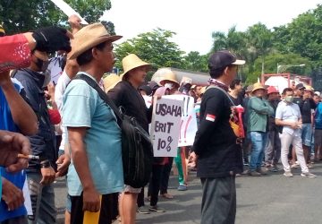 Protes Kenaikan PNBP 10%, Ribuan Nelayan Rembang Gelar Demo