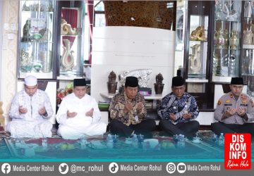 Wujud Belasungkawa, Bupati H. Sukiman bersama Pejabat Eselon II Kunjungan Takziah atas Wafatnya Isteri Ketua DPH LAMR Rohul