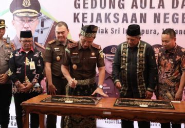 Bupati Siak dan Kejati Riau Resmikan Gedung Serbaguna
