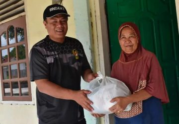Peduli Warga Rindam ll/SWJ Bagikan Sembako Kepada Warga Sekitar