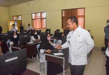 1987 Peserta, Wabup Tinjau Pelaksanaan Tes CAT PPPK di SMKN 1 Bengkalis