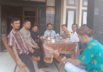 Ketua PAC PBB Rambah samo,Ketua DPC IMO Rohul dan aparat desa Sei kuning bersilaturahmi kepolsek Rambah samo