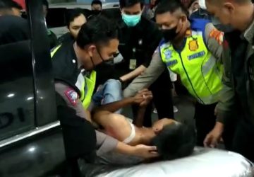 Polres Metro Jakarta Barat Bantu Warga yang sedang Alami Sakit