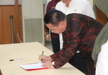 Pj. Bupati dan Jajaran Tandatangani Perjanjian Kinerja 2023