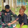 TNI AD Berikan Pelayanan Kesehatan Gratis di Perbatasan