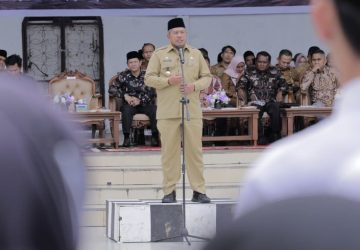 Ketua KPU Siak Lantik 393 Anggota PPS se-Kabupaten Siak Bupati Alfedri Ucapkan Selamat