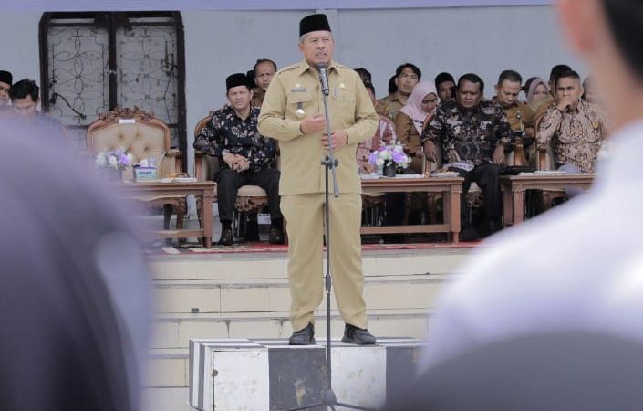 Ketua KPU Siak Lantik 393 Anggota PPS se-Kabupaten Siak Bupati Alfedri Ucapkan Selamat