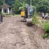 Mas Widodo Turunkan Alat Berat, Perbaiki Jalan Akses Utama Masyarakat Desa Karang Sari