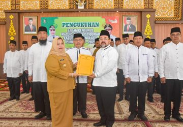 Bupati Bengkalis Kasmarni Kukuhkan Pengurus Masjid Agung Istiqomah Periode 2022-2025
