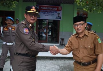 Kasatpol-PP Kabupaten Siak Menjadi Pembina Upacara di  SMAN 1 Siak sekaligus Penandatangan Kerjasama Antara Pihak Sekolah