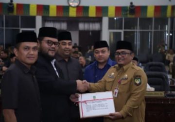 Pemkab menyampaikan 3 Raperda ke DPRD Rohul melalui rapat paripurna