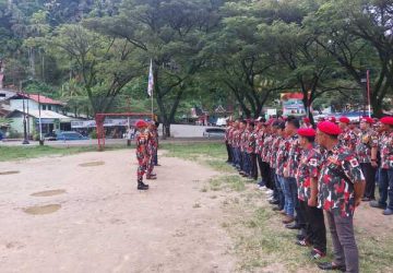 Pimpin Upacara Gelar Pasukan Laskar Merah Putih,Amrizal Bakri,SH: Bela Negara Adalah Kewajiban Kita Bersama