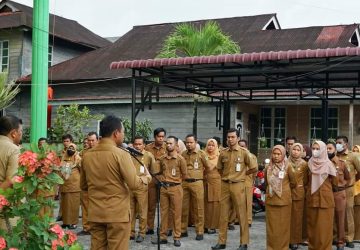 Pimpin Apel Pagi di BKPSDM, Wabup Rohil Ajak ASN Terus Tingkatkan Disiplin dan Berikan Pelayanan Terbaik