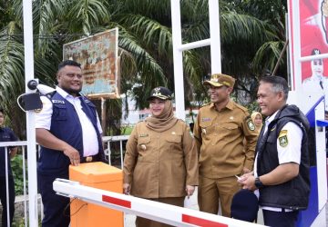 Bupati Kasmarni Tinjau Pelabuhan Roro Sungai Selari, Pantau Penerapan E-Ticketing dan Kantin Baru