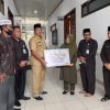 Bupati Alfedri Serahkan Biaya Perobatan kepada Ammar Penderita Gagal Hati Warga Teluk Mesjid