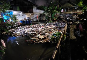Capoa RT.001/RW.004 Kelurahan Pannampu Sampah Berserakan Tidak Ada yang Peduli