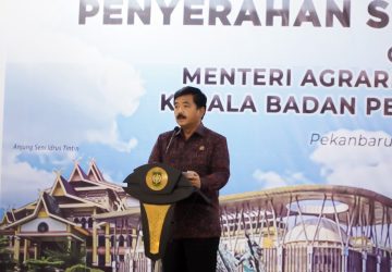 Bupati Rokan Hilir Hadiri Rapat Internal dengan Menteri ATR/BPN untuk Membahas Lahan di Riau