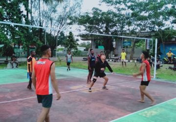 Satgas Pamtas Yonif 132/BS bersama Pemuda Kp.Mosso Gelar Pertandingan Voli Persahabatan