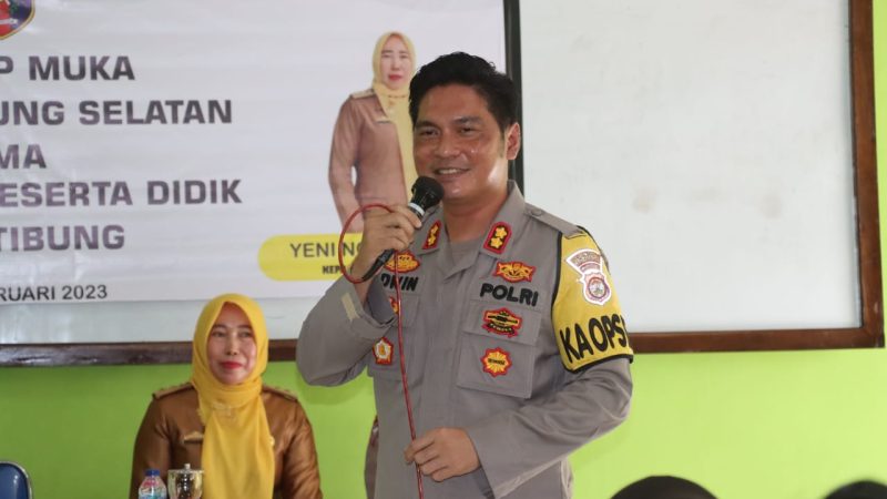 Kapolres Lamsel AKBP Edwin beri Motivasi Siswa SMAN 1 Katibung