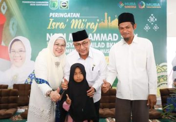 Pj Bupati Apriyadi Berangkatkan Umroh Orangtua Hafiza di Muba
