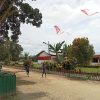 Satgas Yonif 132/BS Ajarkan Anak-Anak Membuat Layang-Layang Sendiri