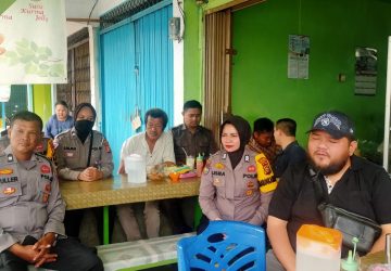 Polwan Polres Rohul Bersama Ketua DPRD Novliwanda Ade Putra, Jumat Curhat Bersama Masyarakat Pasir Pengaraian