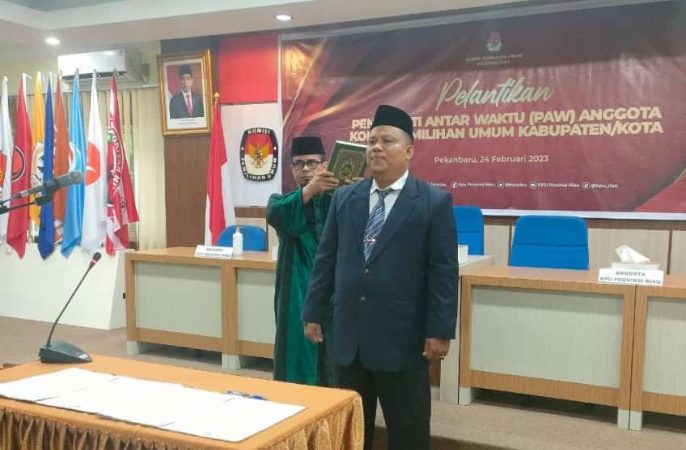Ketua KPU RI Resmi Lantik Indra Sebagai PAW Anggota KPU Bengkalis