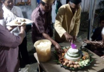 Pedukuhan Kampung Sawah Pekon Kusa Gelar Doa Bersama Dan Potong Tumpeng Peringati ke-14 Tahun