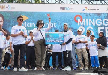 Dihadiri Ribuan Peserta, Bupati Rohil Lepas Jalan Sehat Bersama BUMN