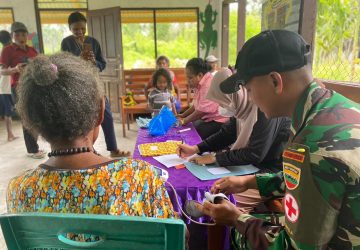Sinergitas Satgas Yonif 132/BS Dan Puskesmas Arso Berikan Pelayanan Kesehatan Gratis Kepada Masyarakat Papua