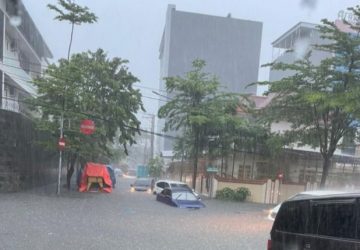 Hujan Deras Landa Kota Makassar Sejak Senin Subuh
