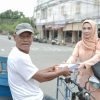 Darma Wanita Persatuan Diskominfotiks Rohil Gelar Baksos Dengan Membagikan Sembako dan Makanan