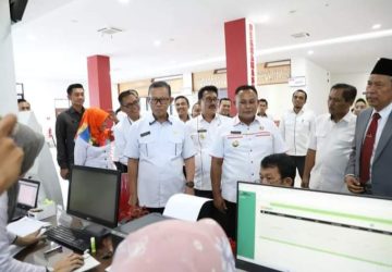 Kunker ke Kab. Lamsel, Sekdaprov Lampung Bayar Pajak di MPP hingga Nikmati Keindahan Kebun Edukasi