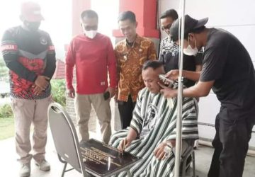 Komitmen Jalankan Tugas, Bupati Tetap Bekerja Meski Kondisi Tubuh Menurun