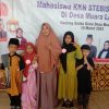 Mahasiwa KKN STEBIS Muara Enim Serahkan Hadiah Juara Il Lomba Baju Muslim Tingkat SD