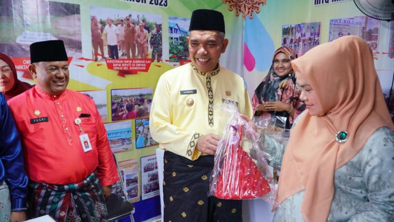Usai Pawai Ta’aruf, Pj Bupati Kampar Buka Stand Bazar MTQ ke-52 Tingkat Kabupaten